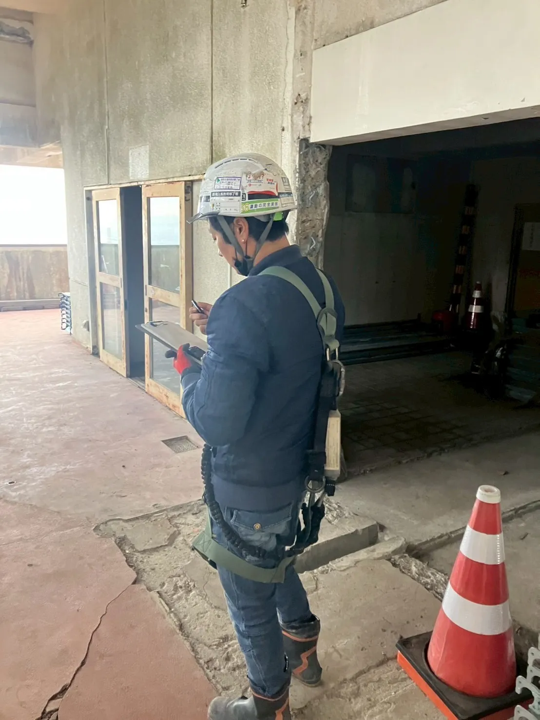 通路ができたら下から順番に組立て行くよう　　一番下の写真が無いから拾い出しの写真のしときます